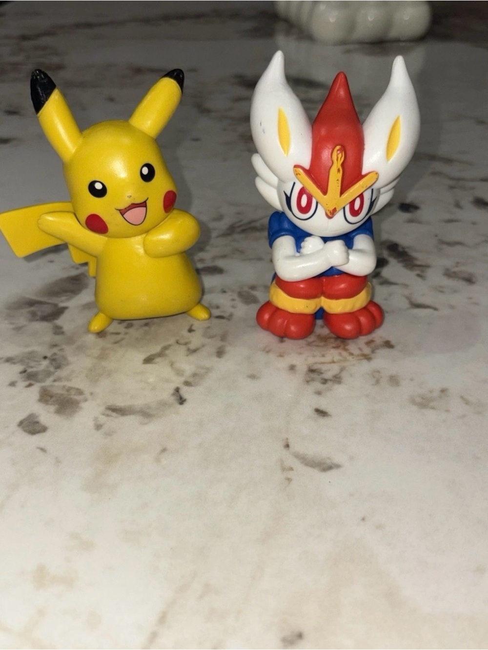 Pokemon Pikachu & Cinderace Mini Figures - Yellow/Red/White/Blue